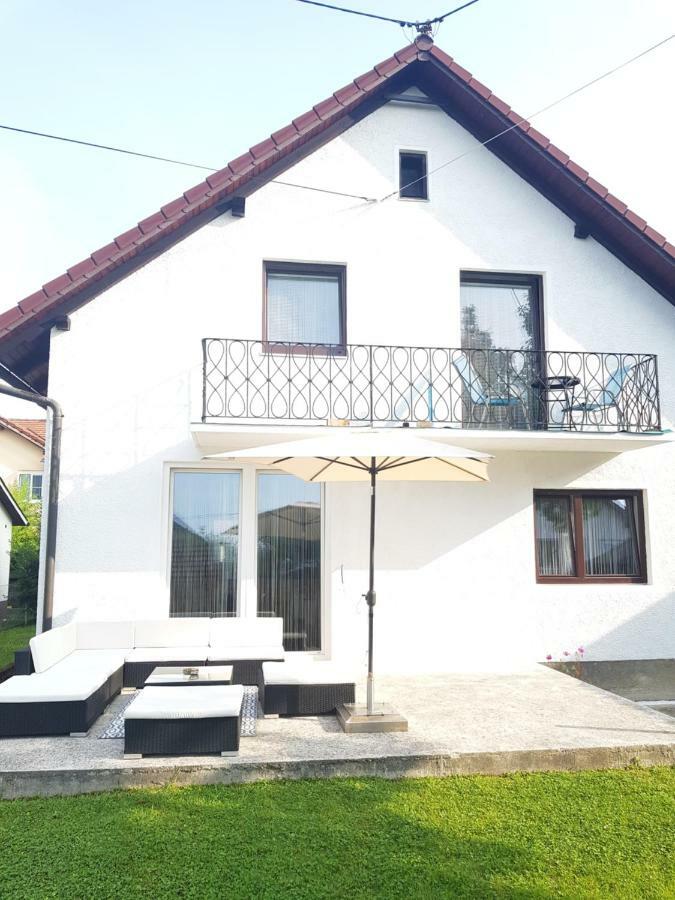 Bogi'S Ferienhaus - Pension Laakirchen Extérieur photo